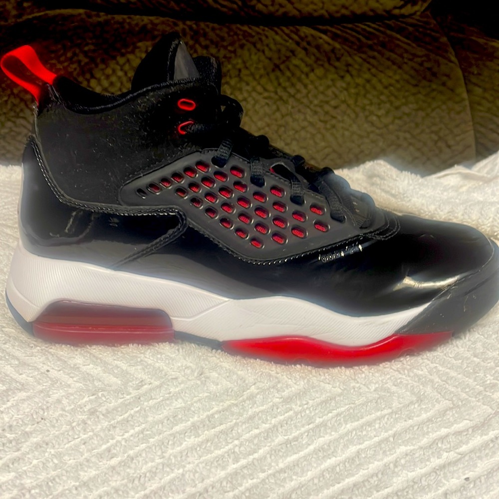 jordan maxin 200 red and black